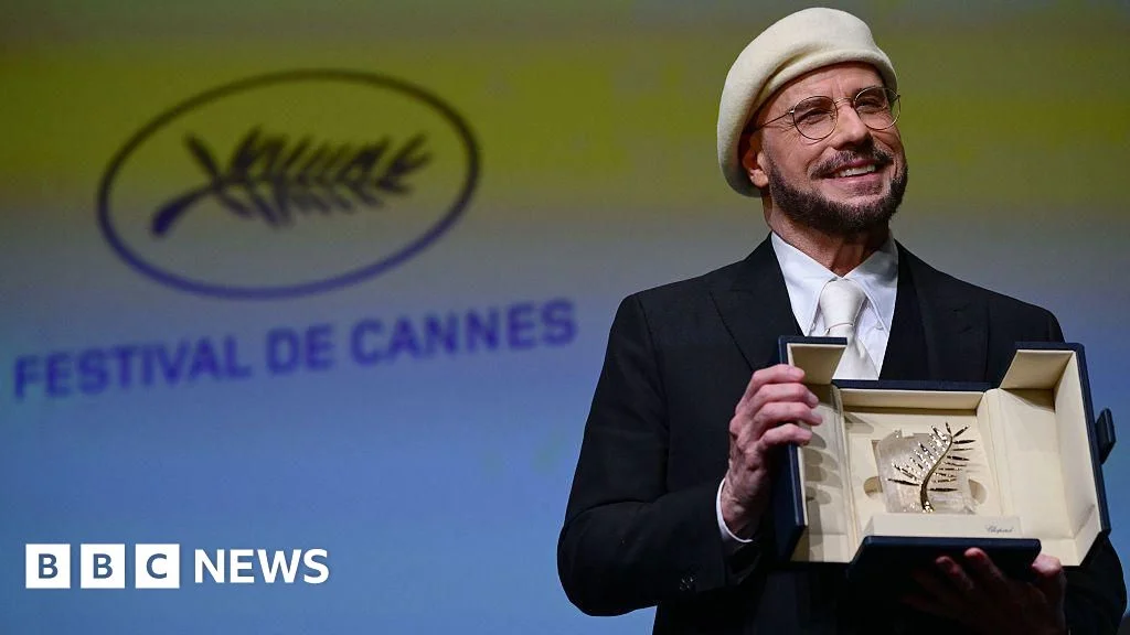 Travolta Earns Cannes Honorary Palme d'Or Ahead of Directorial Debut