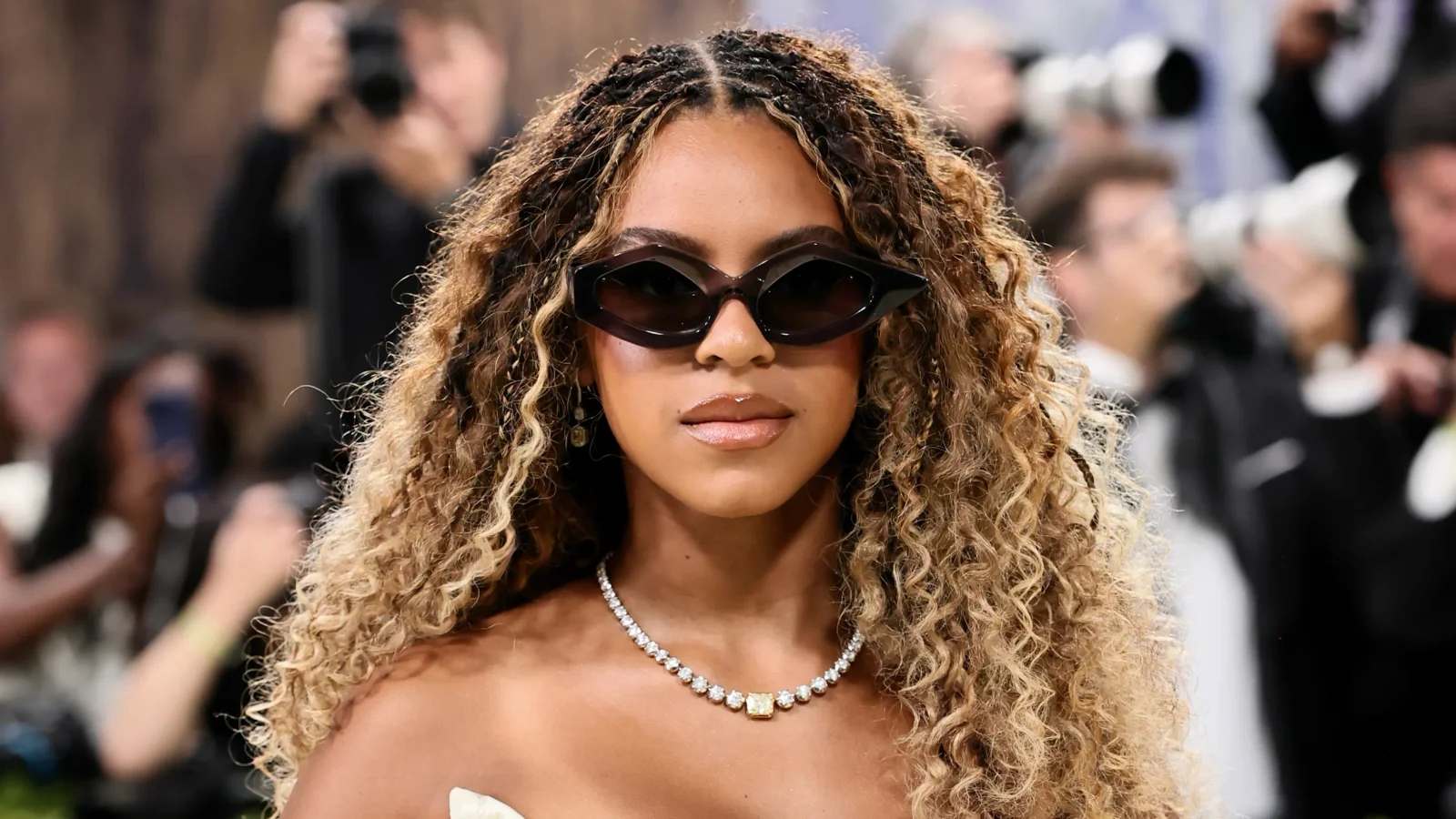 Blue Ivy's Met Gala Moment: Team Directs Her While She Poses (WATCH)