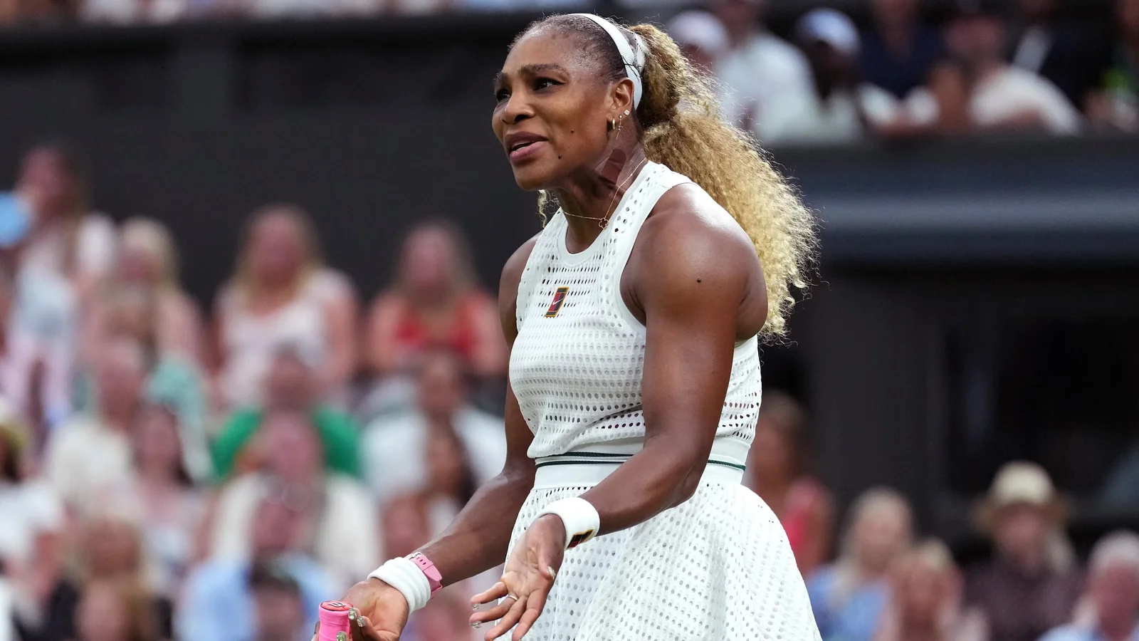 Williams Sisters' Wimbledon doubles run halted by knee injury