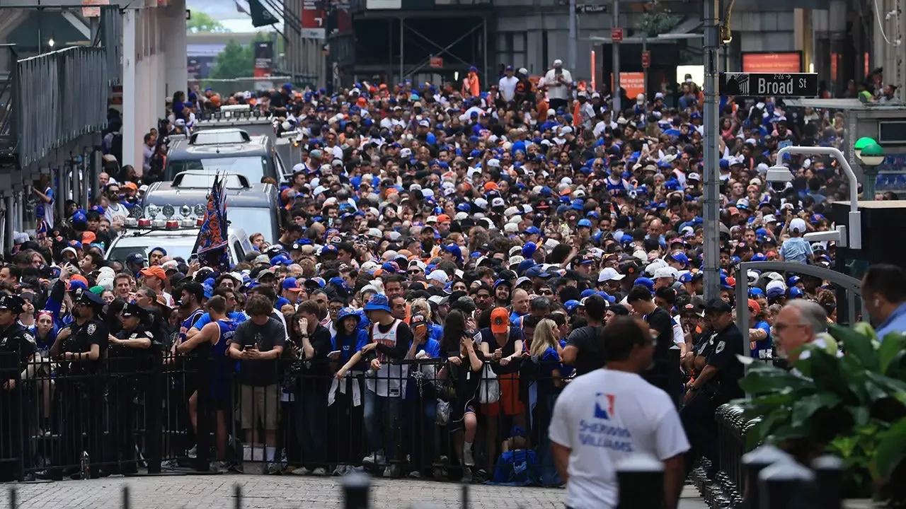 Knicks parade trash-throwing incident leads to JPMorgan DEI exec firing
