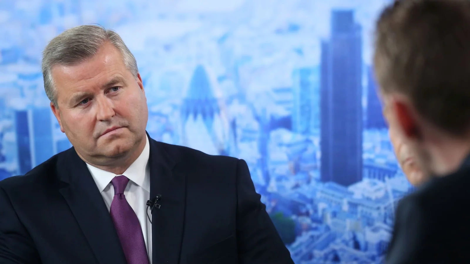 BP chair ouster sparks clash over governance accusations