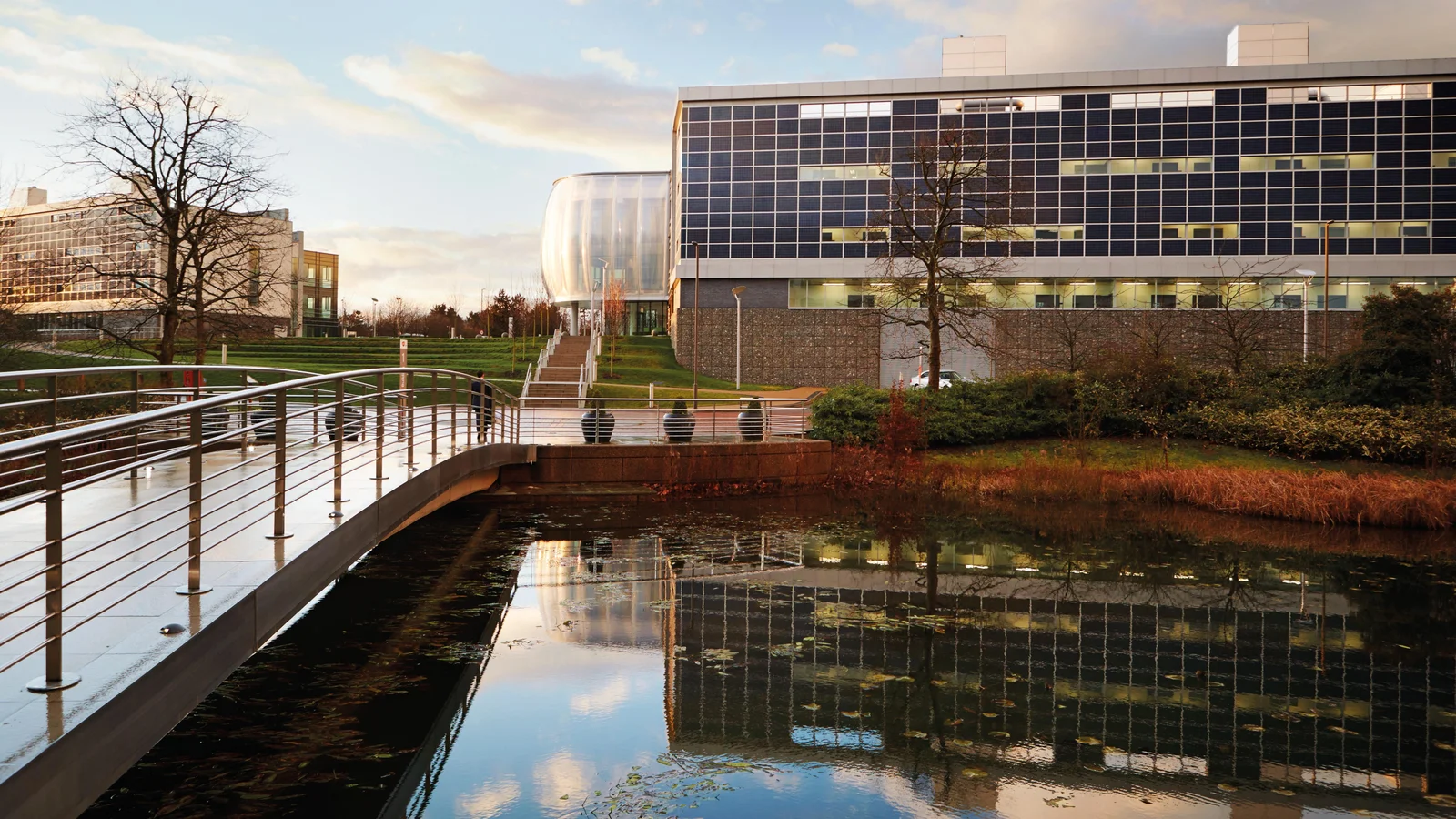 GSK shifts funds to late-stage R&D, relocates HQ to Cambridge