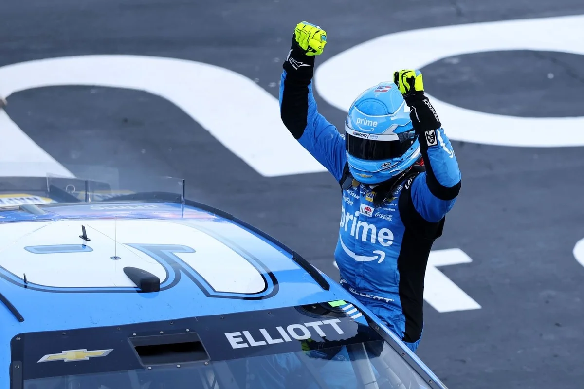 Chase Elliott Takes Texas Cup in Four-Lap Sprint Finish