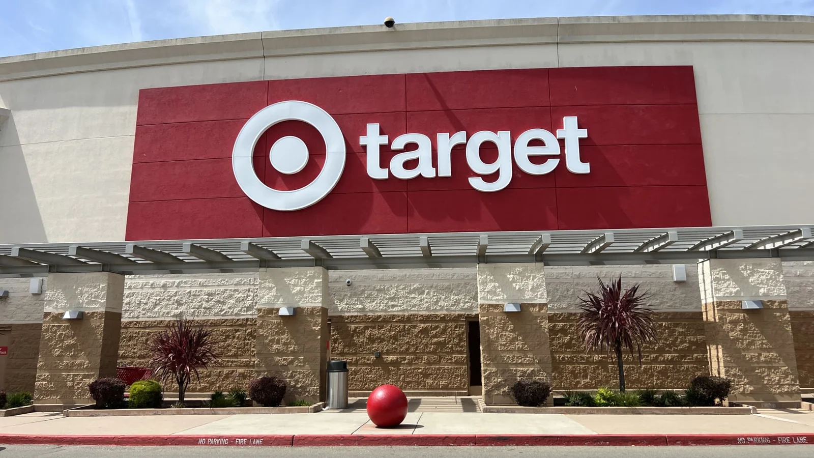 Target Q1 Beat as Shoppers Return, Raises Full-Year Outlook