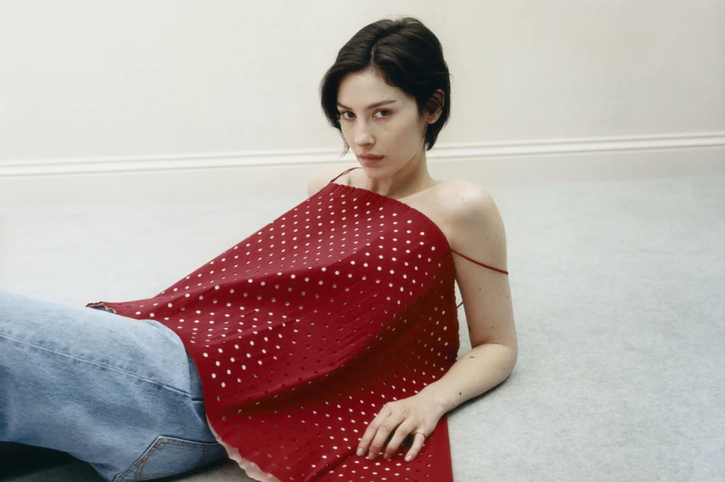 Gracie Abrams Clinches First No. 1 on Billboard 200 With Daughter From Hell