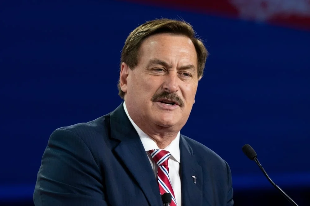 Rush on Trump's 1.8B DOJ Fund Grows as Lindell Seeks Millions; Comey Says He'll Line Up