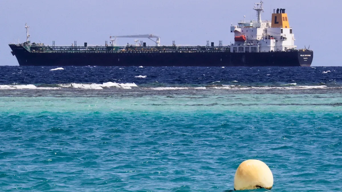 Houthis Expand Red Sea Attacks, Threaten Saudi Oil Routes