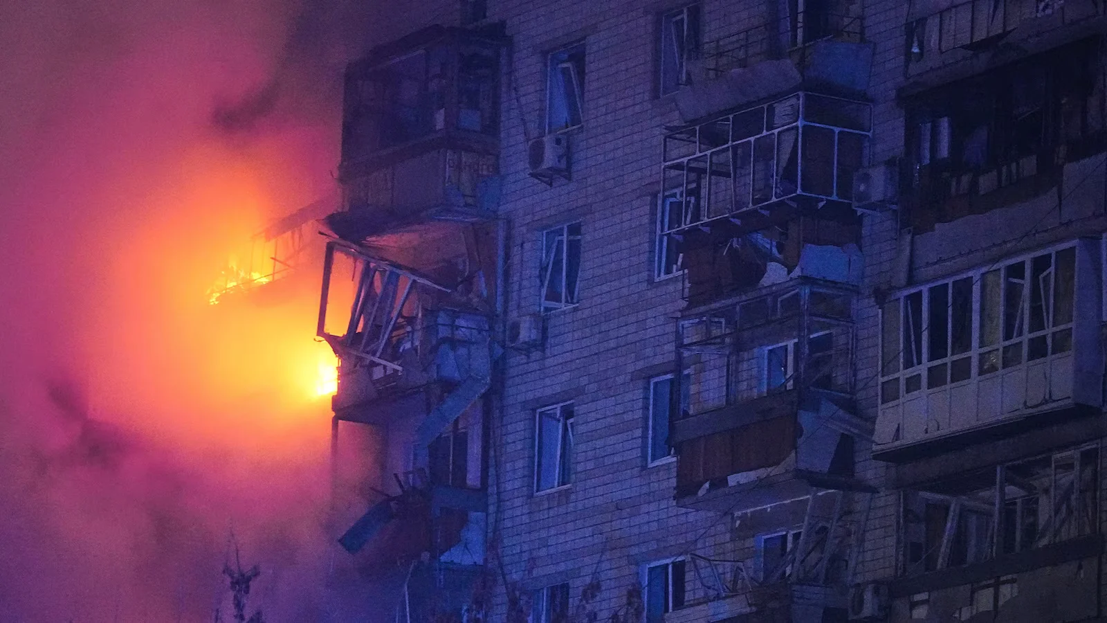 Russia Intensifies Attacks on Ukraine Amid Diplomatic Movements