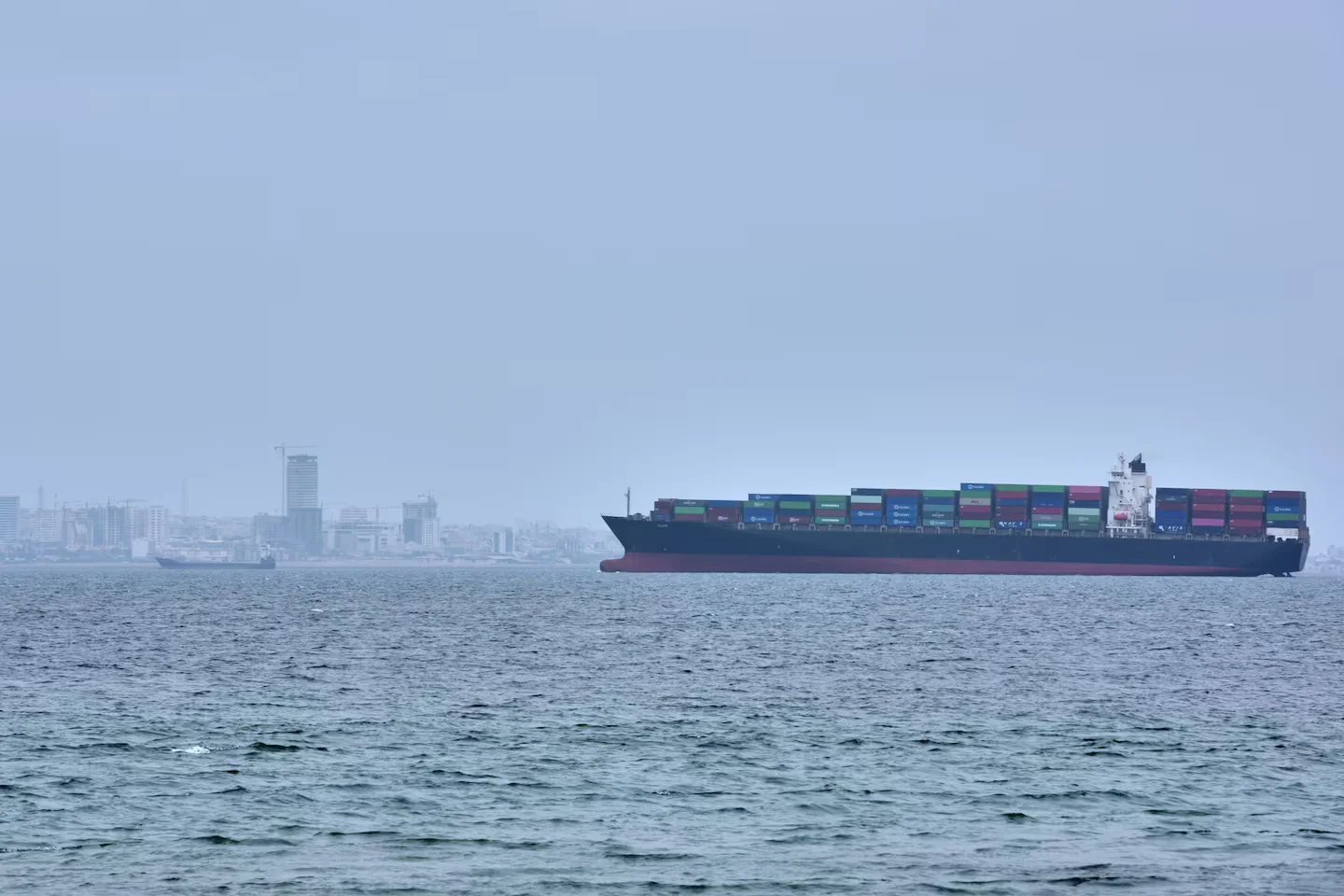Iran ties Strait of Hormuz reopening to war end and sanctions relief