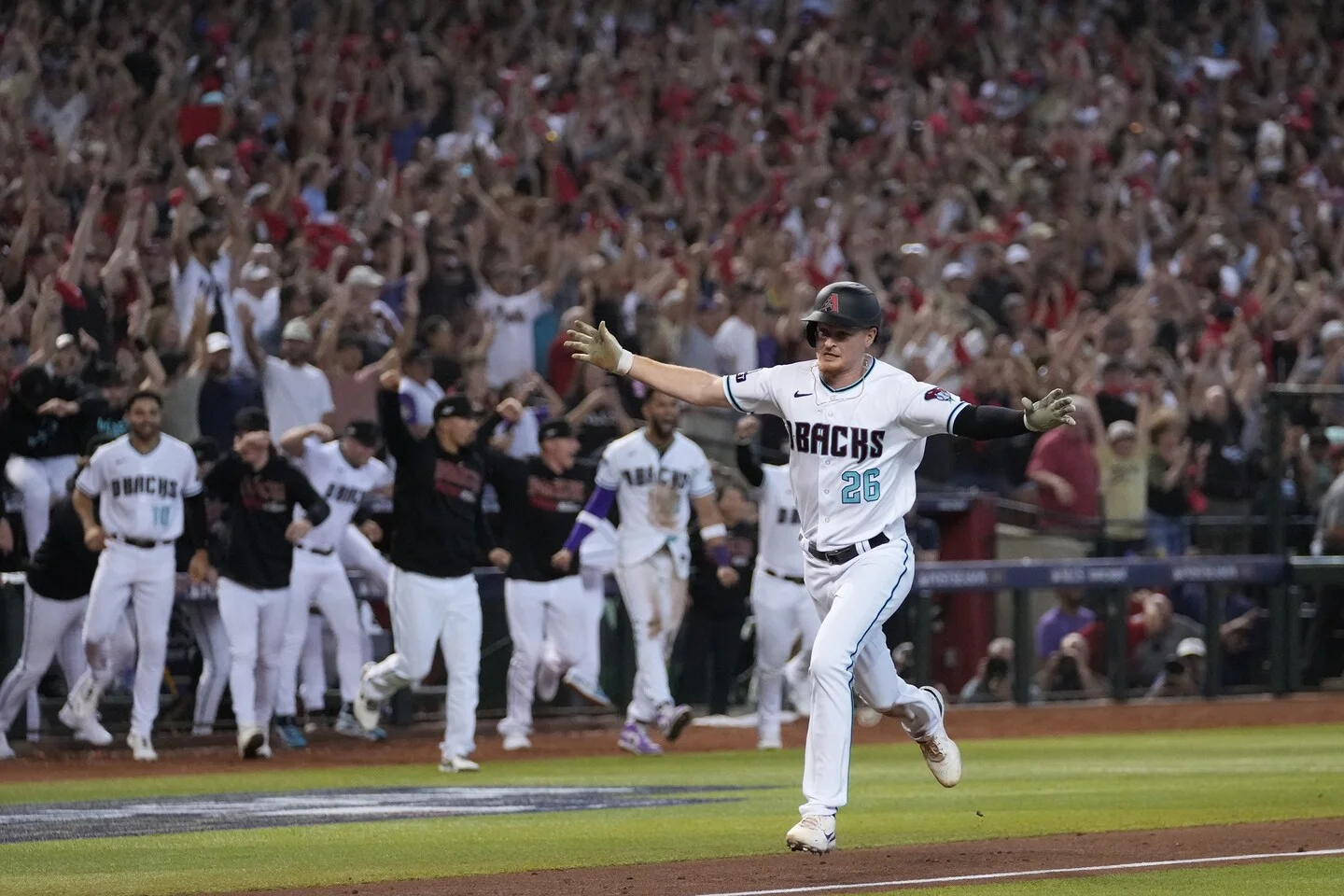 Diamondbacks Secure NLCS Victory with Dramatic Walk-Off Hit