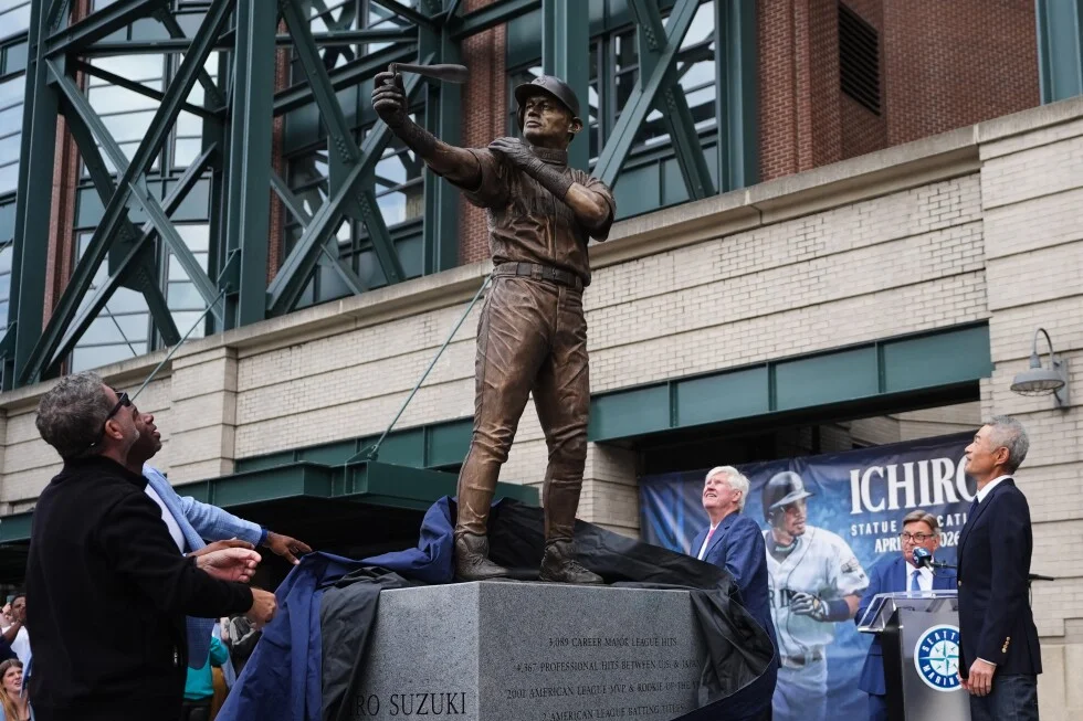 Broken bat steals the moment at Ichiro Suzuki statue unveiling