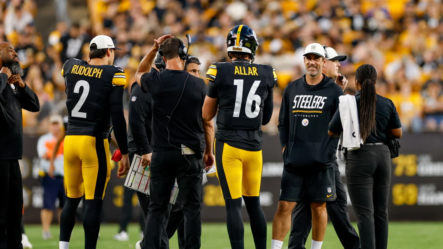 Rodgers Faces Unprecedented Four-QB Steelers Roster