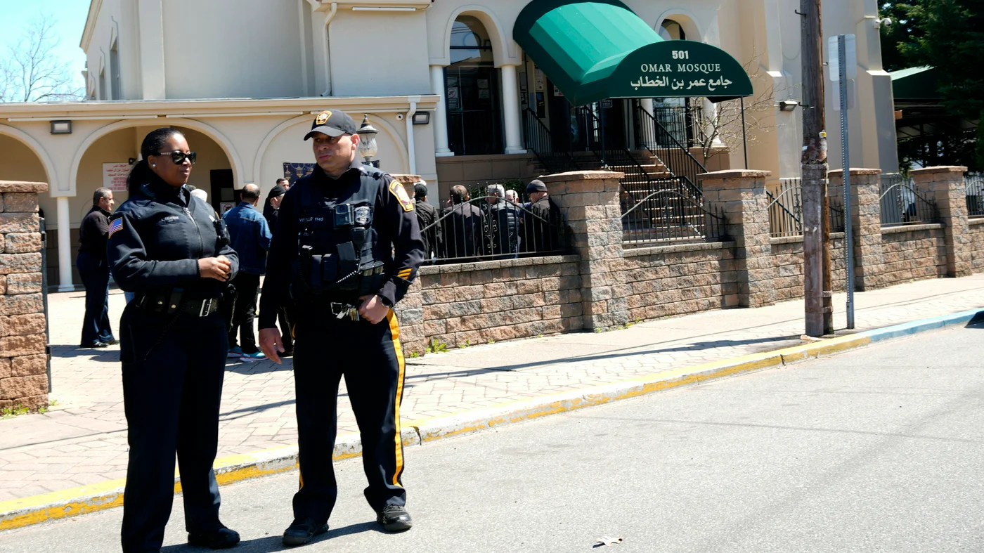 Imam Stabbed During Prayer in New Jersey Mosque, Attacker Subdued by Worshippers