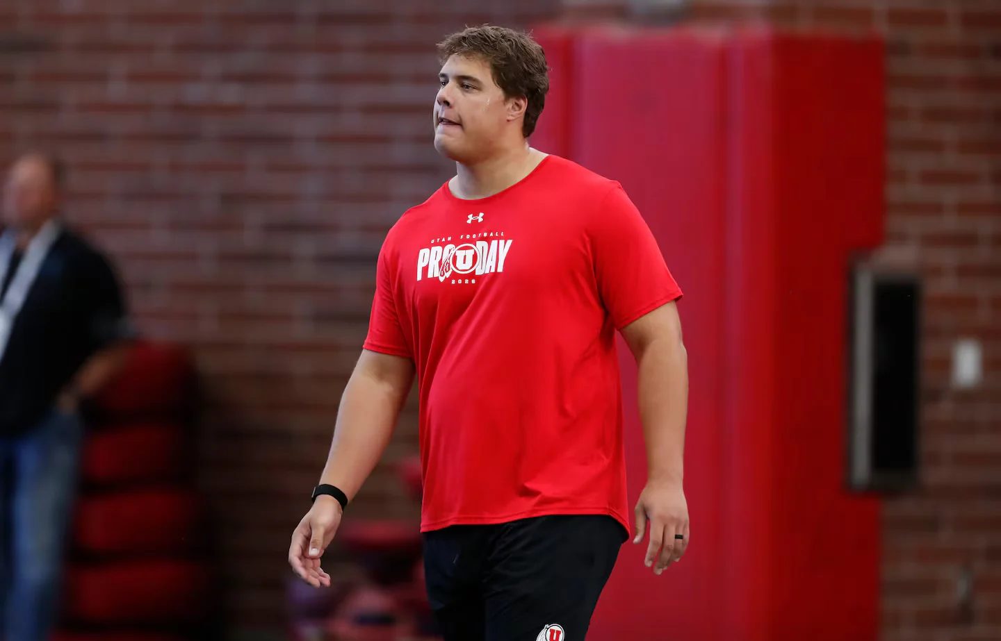 Patriots Trade Up to Land Utah Tackle Caleb Lomu in First Round