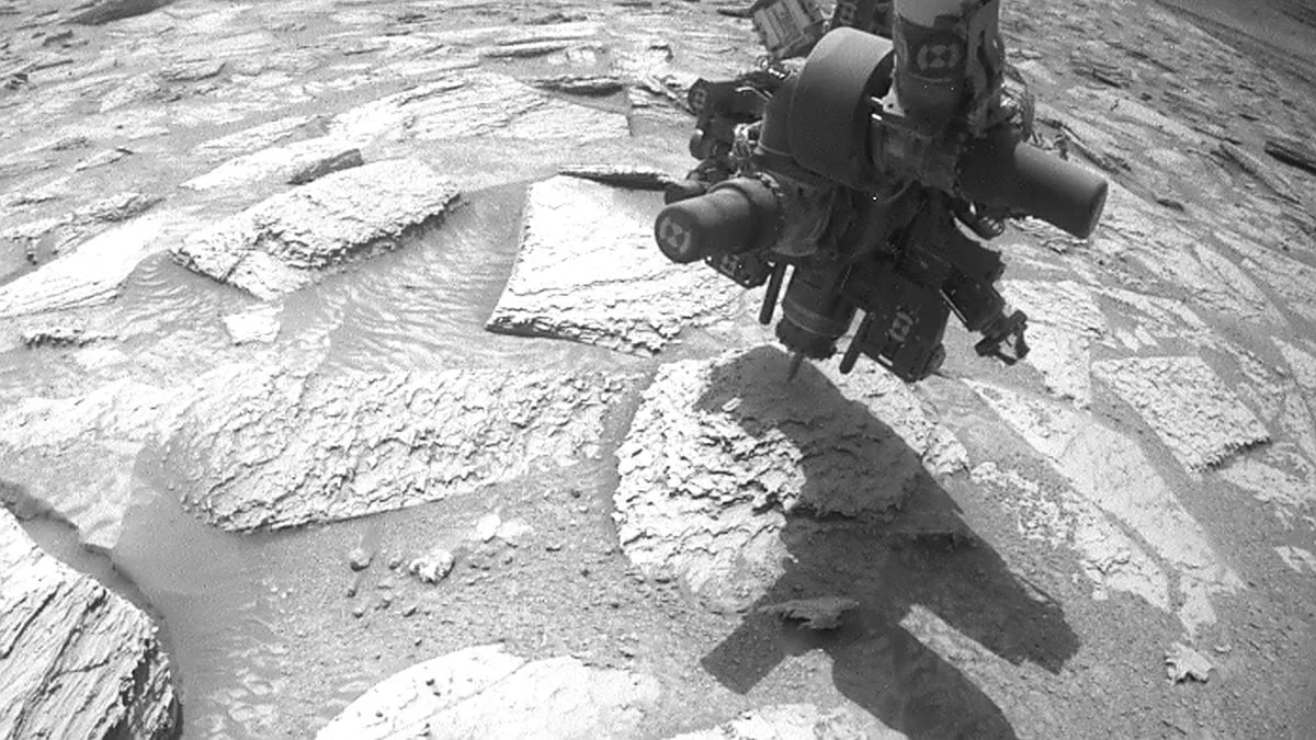 Mars Drill Surprise: Curiosity Snags a Rock, Then Breaks Free