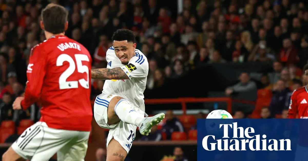 Leeds stun United with Okafor double as Martínez red costs them at Old Trafford