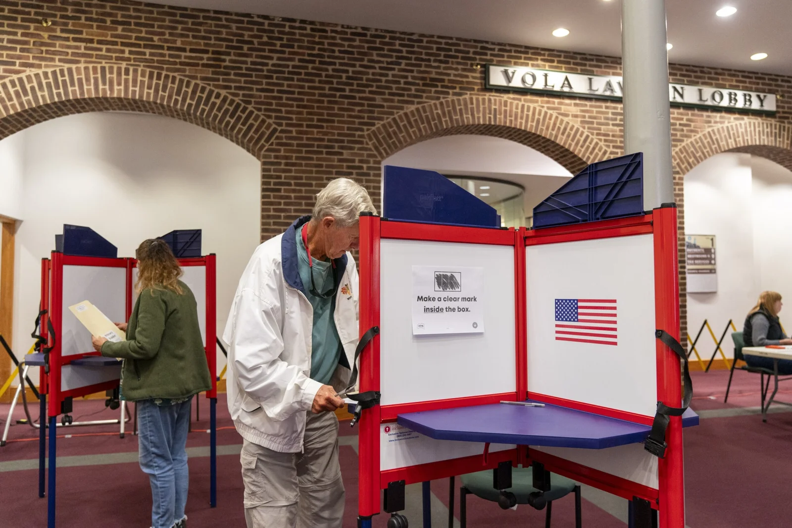 Northern Virginia ramps up early voting as Virginia redistricting referendum looms