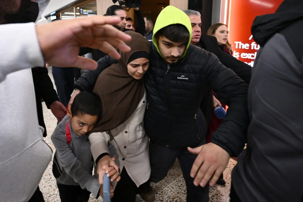 ISIS-linked Australians return home to Melbourne amid security scrutiny