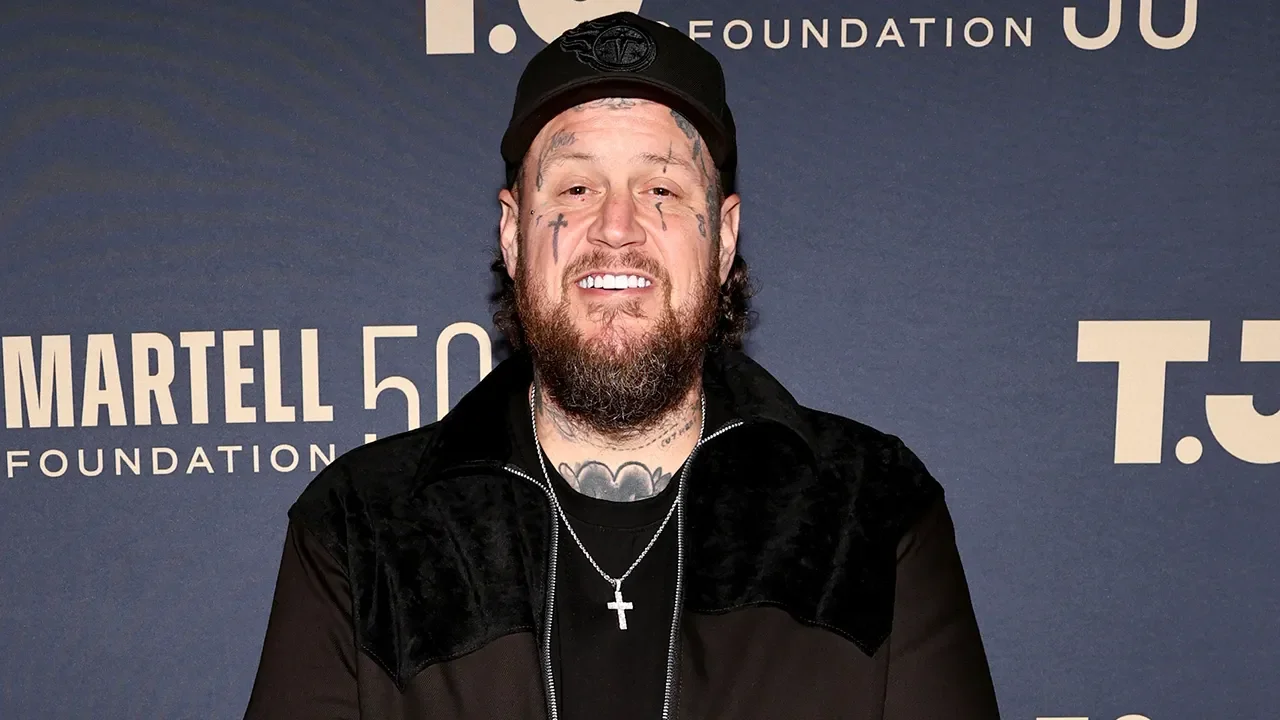 Jelly Roll Faces a Weight-Loss Setback and Rededication After Holiday Slip