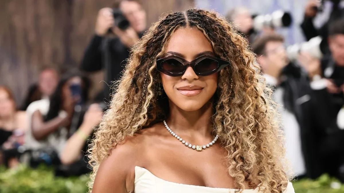 Blue Ivy Debuts Waist-Length Blonde Braid at Jay-Z’s Reasonable Doubt Pop-Up