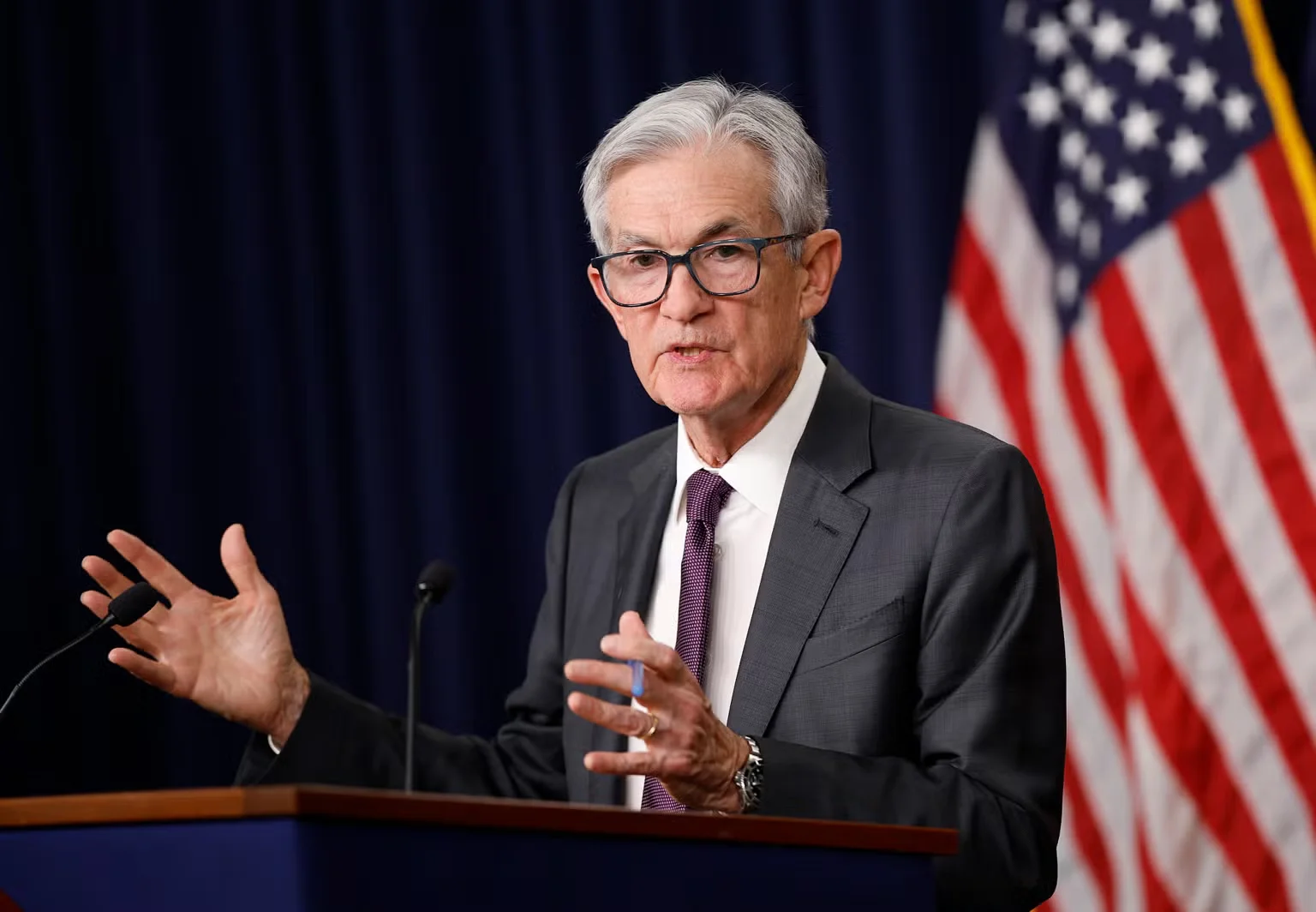 Federal Reserve Faces Uncertain Outlook Amid Rising Risks and Data Concerns