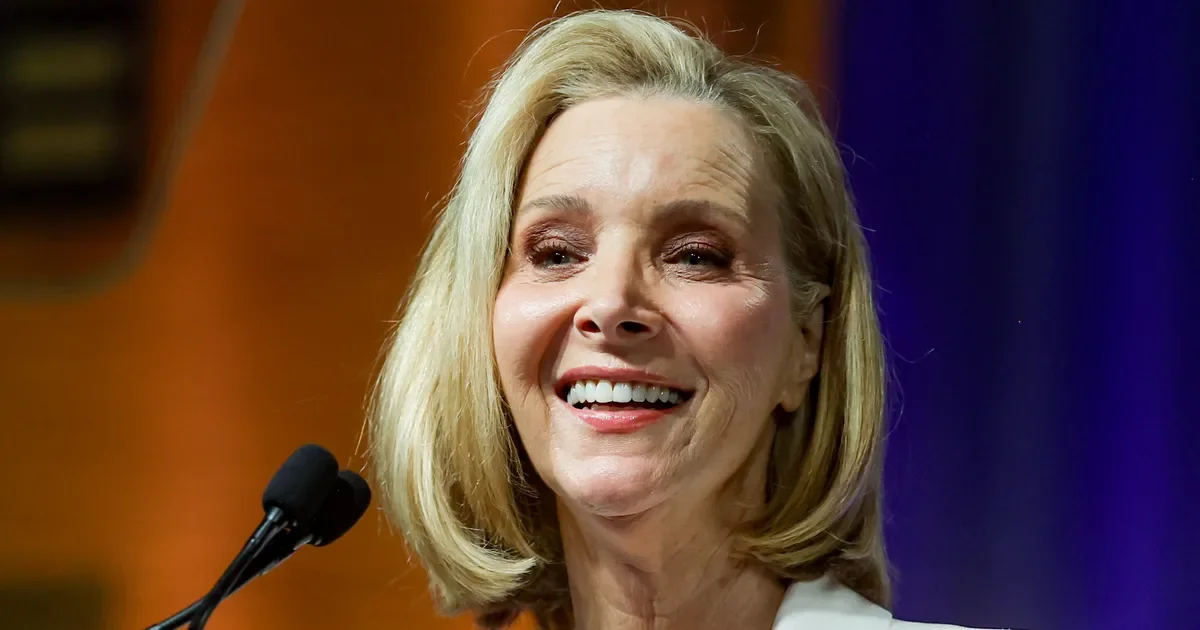 Kudrow Reveals Mean, Sexist Realities Behind the Friends Writers Room