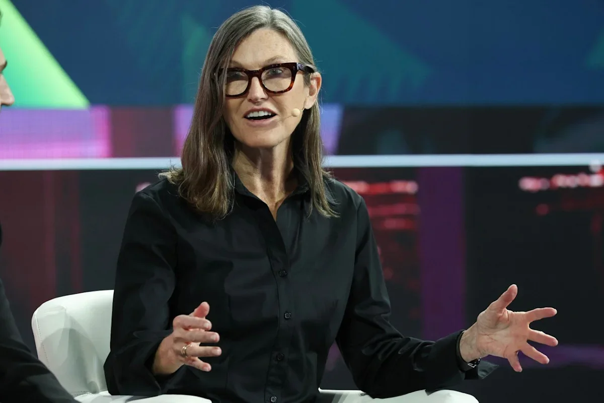 Cathie Wood Bets on SpaceX’s Dip, But Is Its Sky-High Valuation Justified?