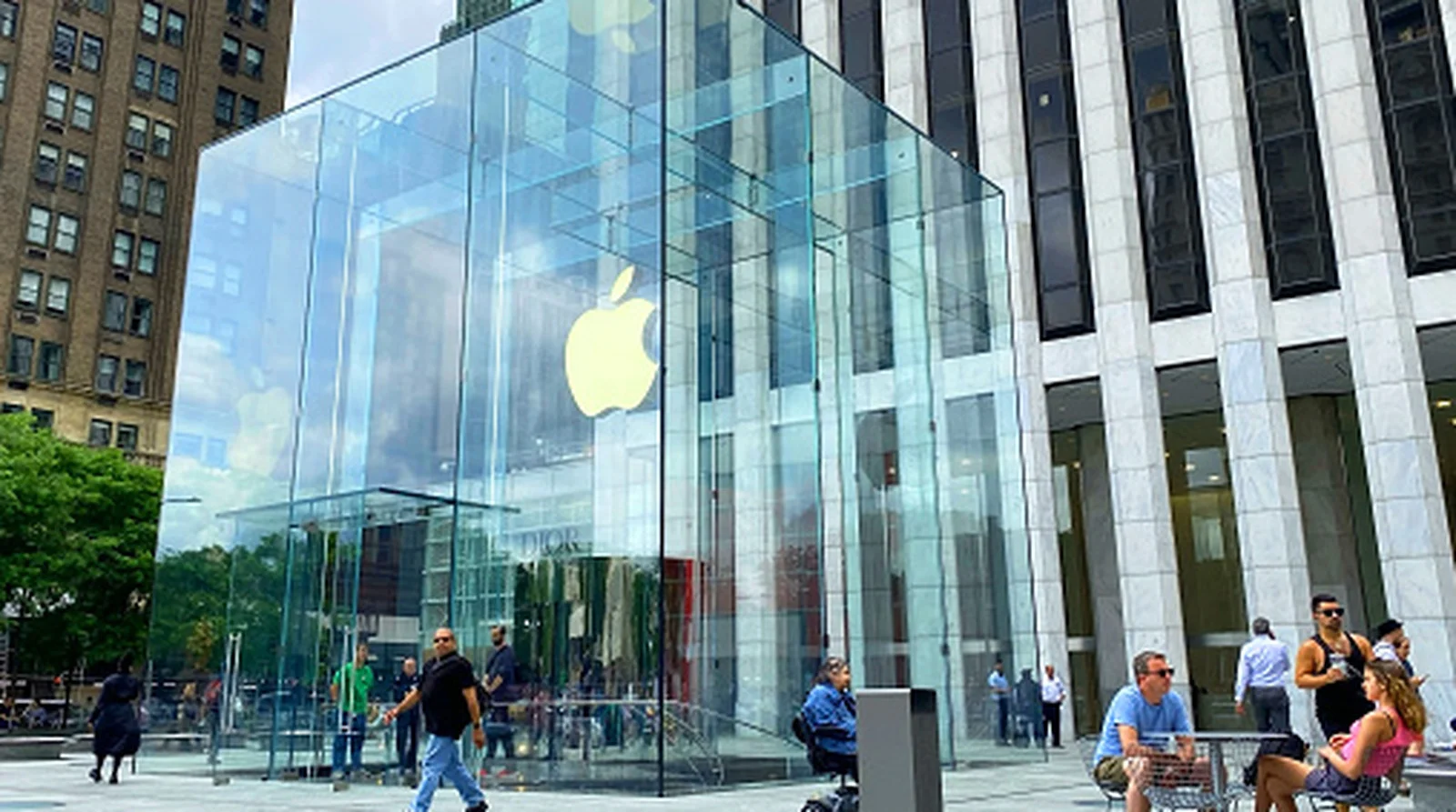 Trump Claims Apple-Intel Pact to Bring US Chipmaking Home