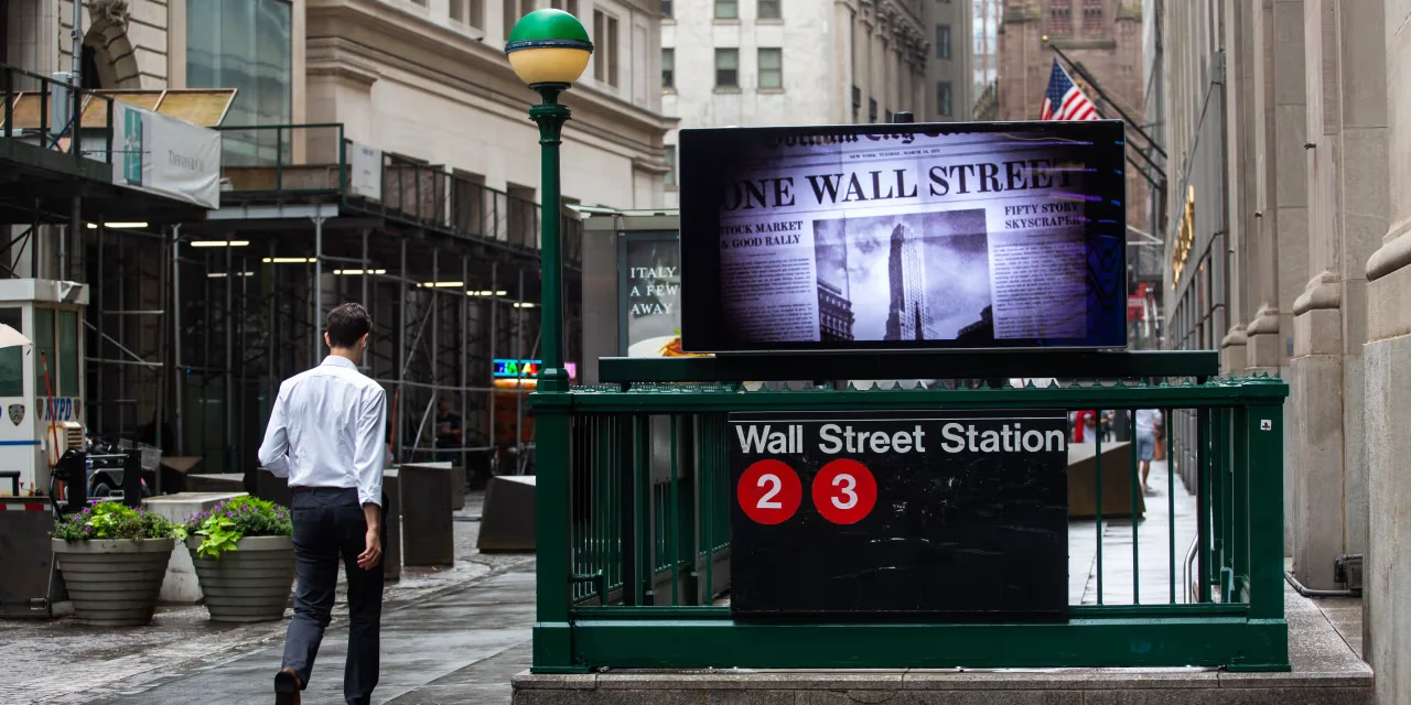 Wall Street Bonuses Take a Big Hit in 2022