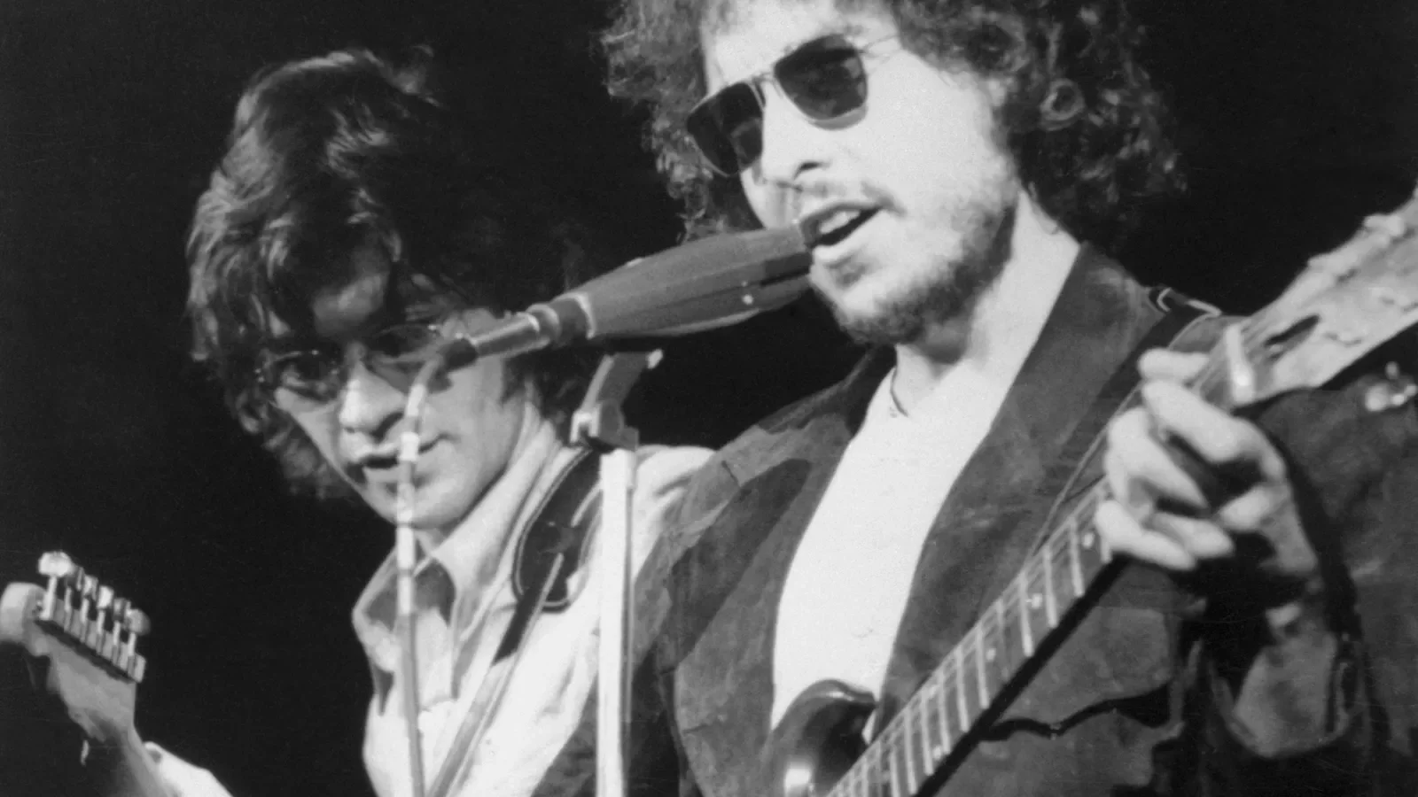Dylan's Touring Guitarists: 35 Players Across Six Decades