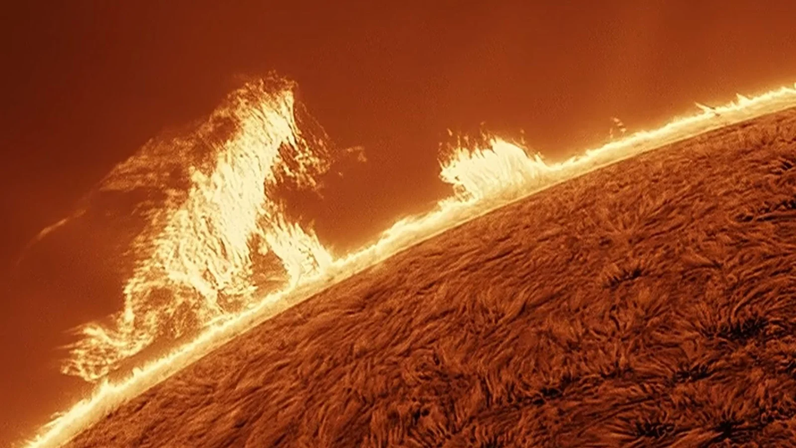 Backyard astrophotographer captures Godzilla-scale solar plume at the sun’s edge (video)