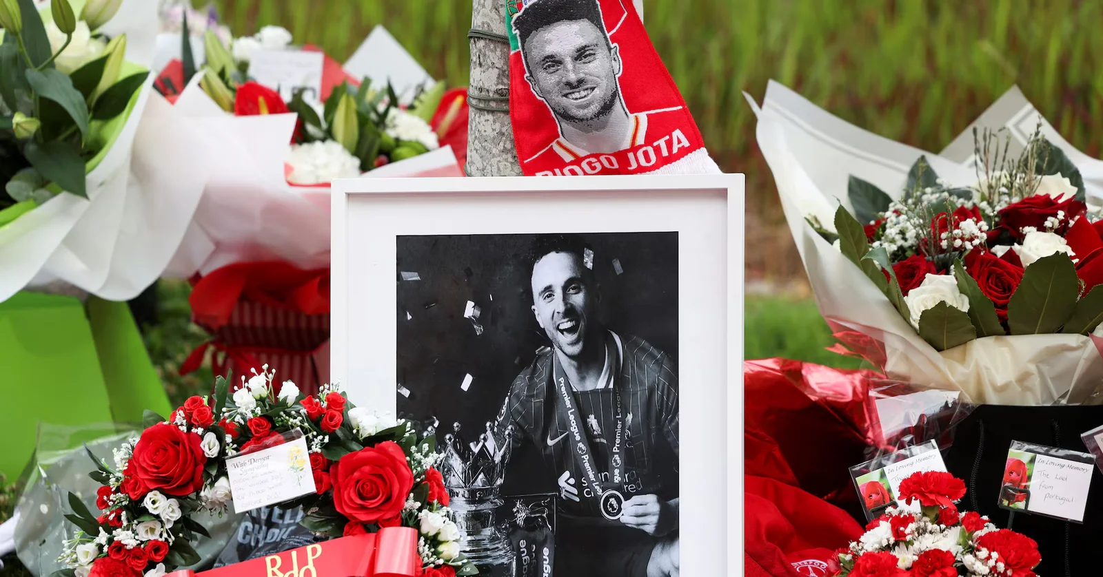 Football Community Mourns Diogo Jota's Death and Pays Tribute