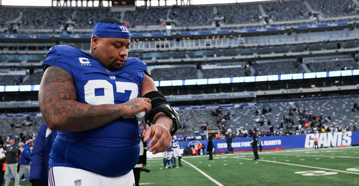 Giants push to keep Dexter Lawrence as contract talks heat up