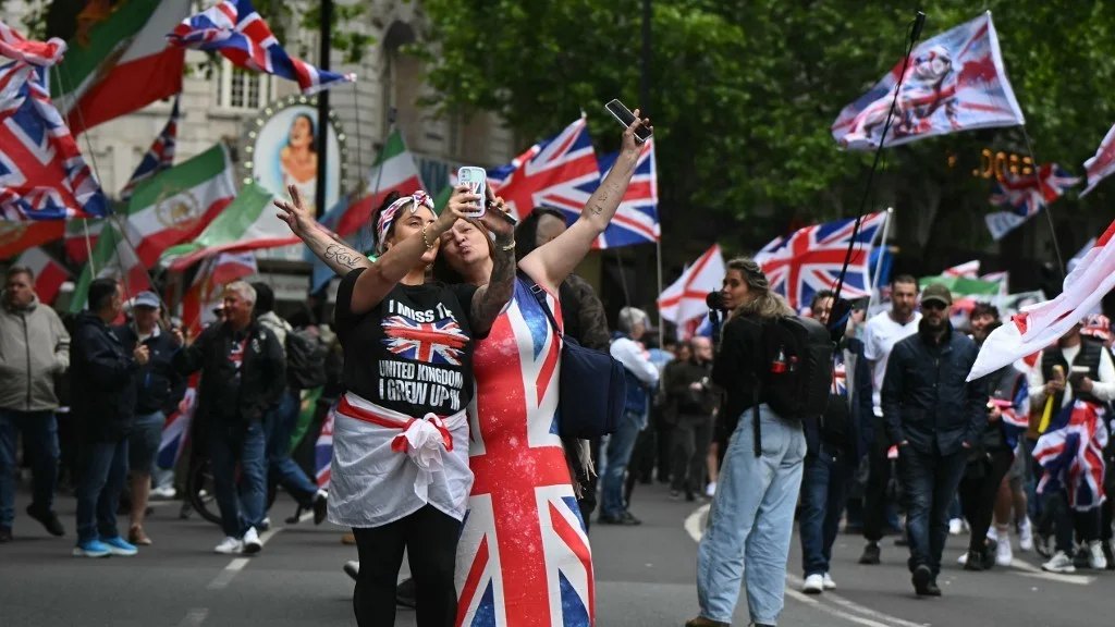 Arrests mark Tommy Robinson rally as London sees heavy policing