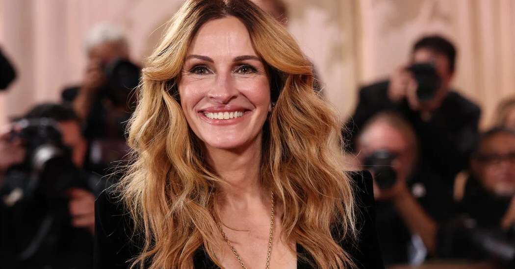 Julia Roberts Heads Back to Broadway in Small Mouth Sounds