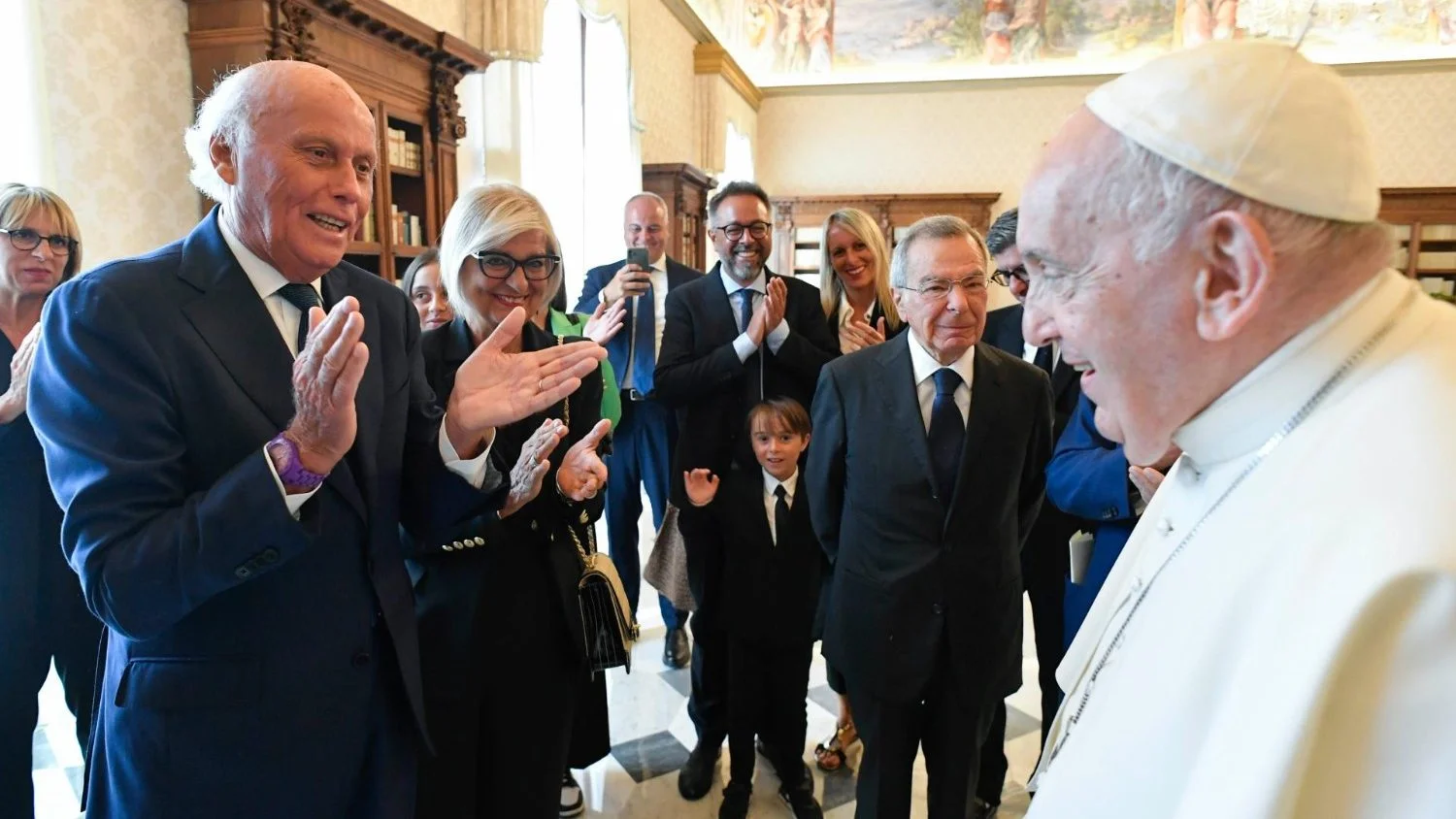 "Pope Seeks Journalists' Aid in Synod Communication"