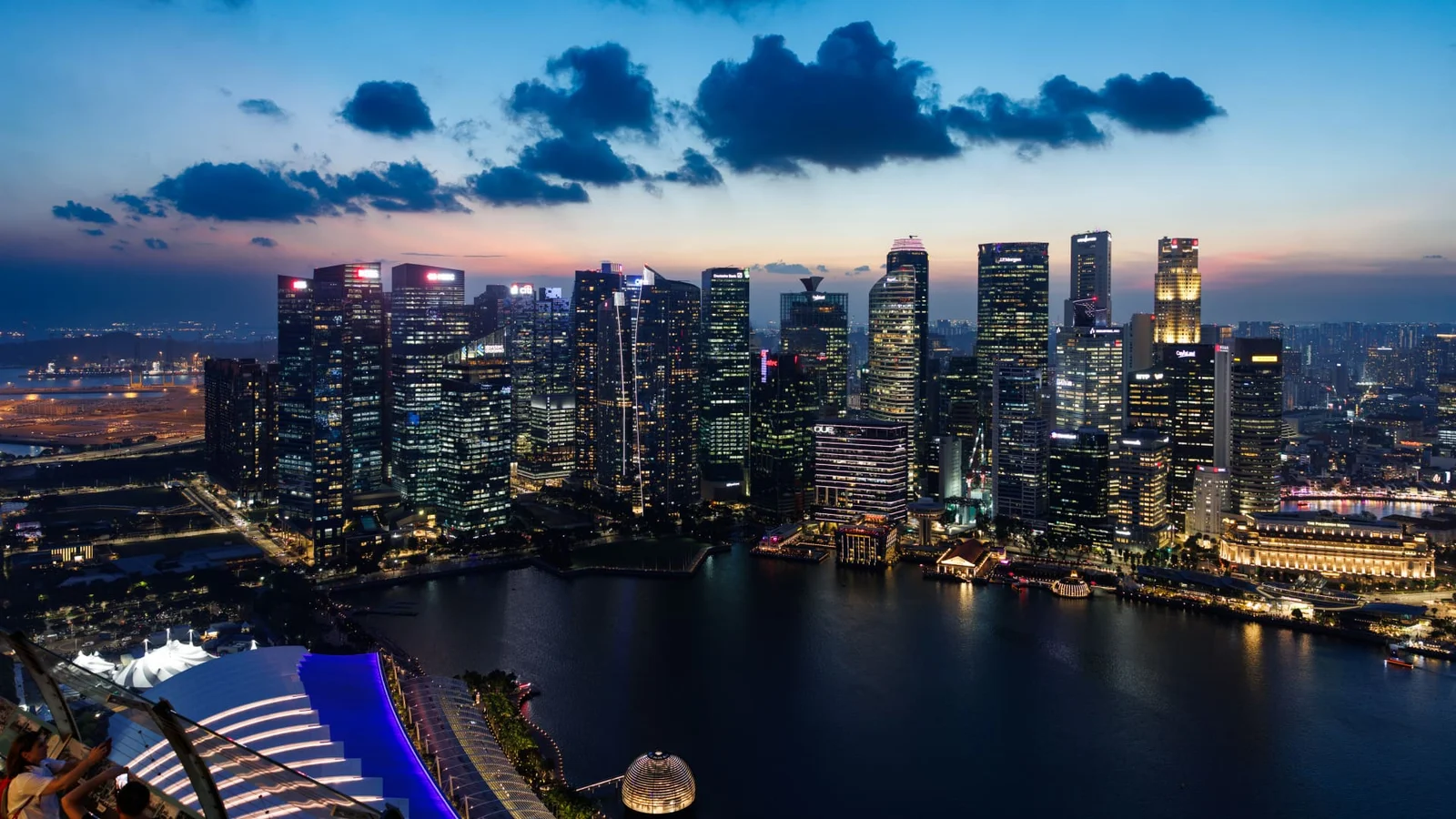 Singapore Tightens Policy Again as Oil Rally Fuels Inflation Risk