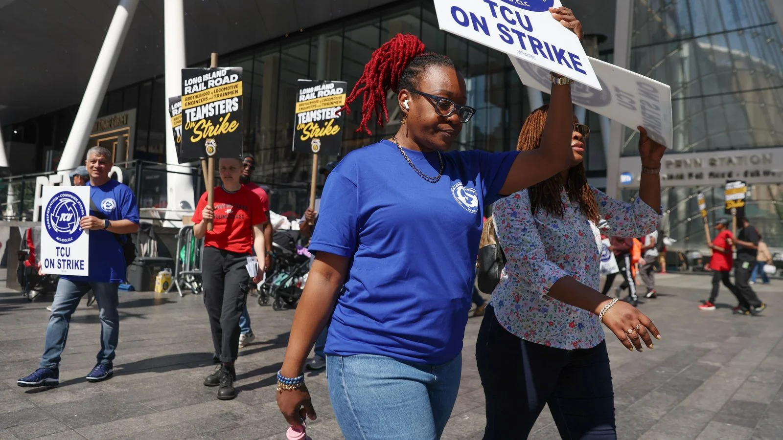 Secret NY rail deal ends three-day strike as activists push for transparency