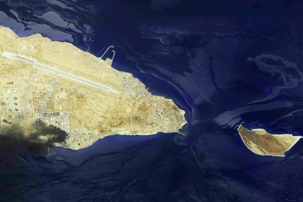 Iran refinery blaze triggers oil slick, endangering Persian Gulf wildlife breeding grounds