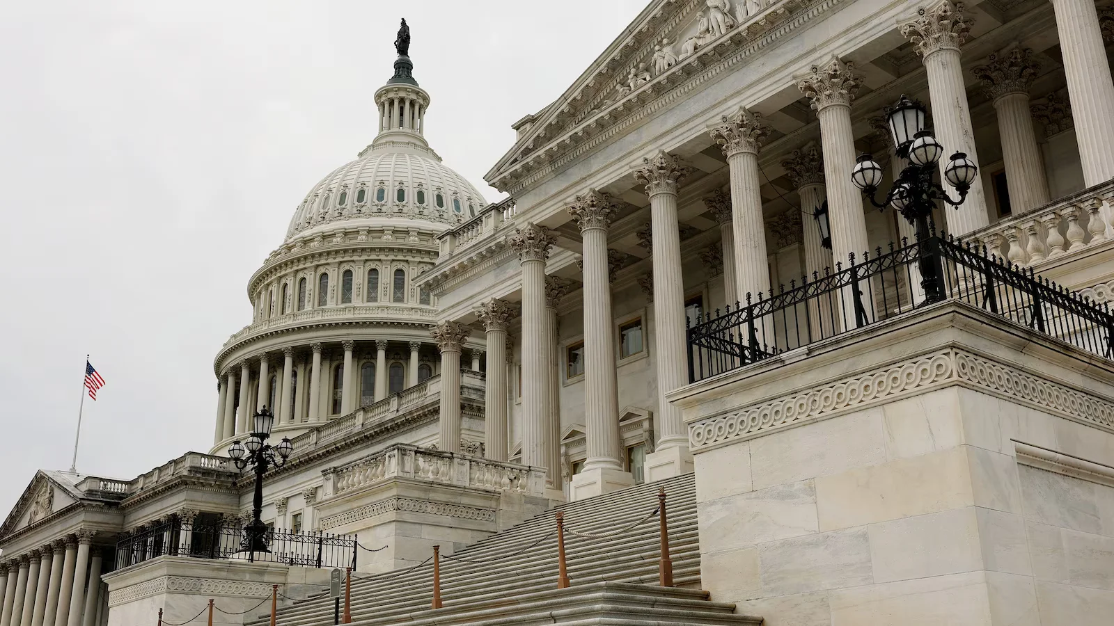 Experts Warn of Economic Impact as Government Shutdown Looms