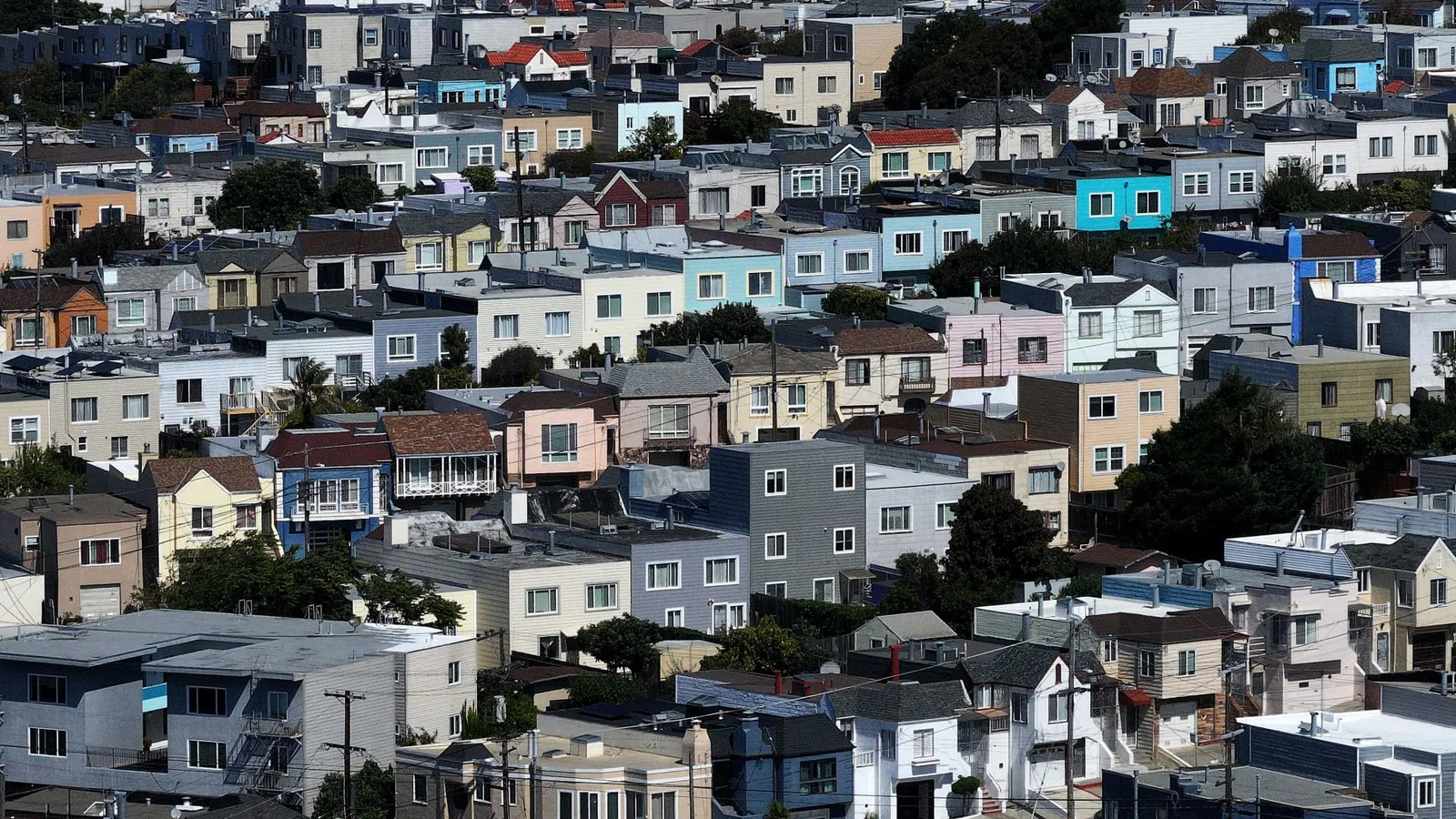 Mortgage rates spike as Iran headlines push markets