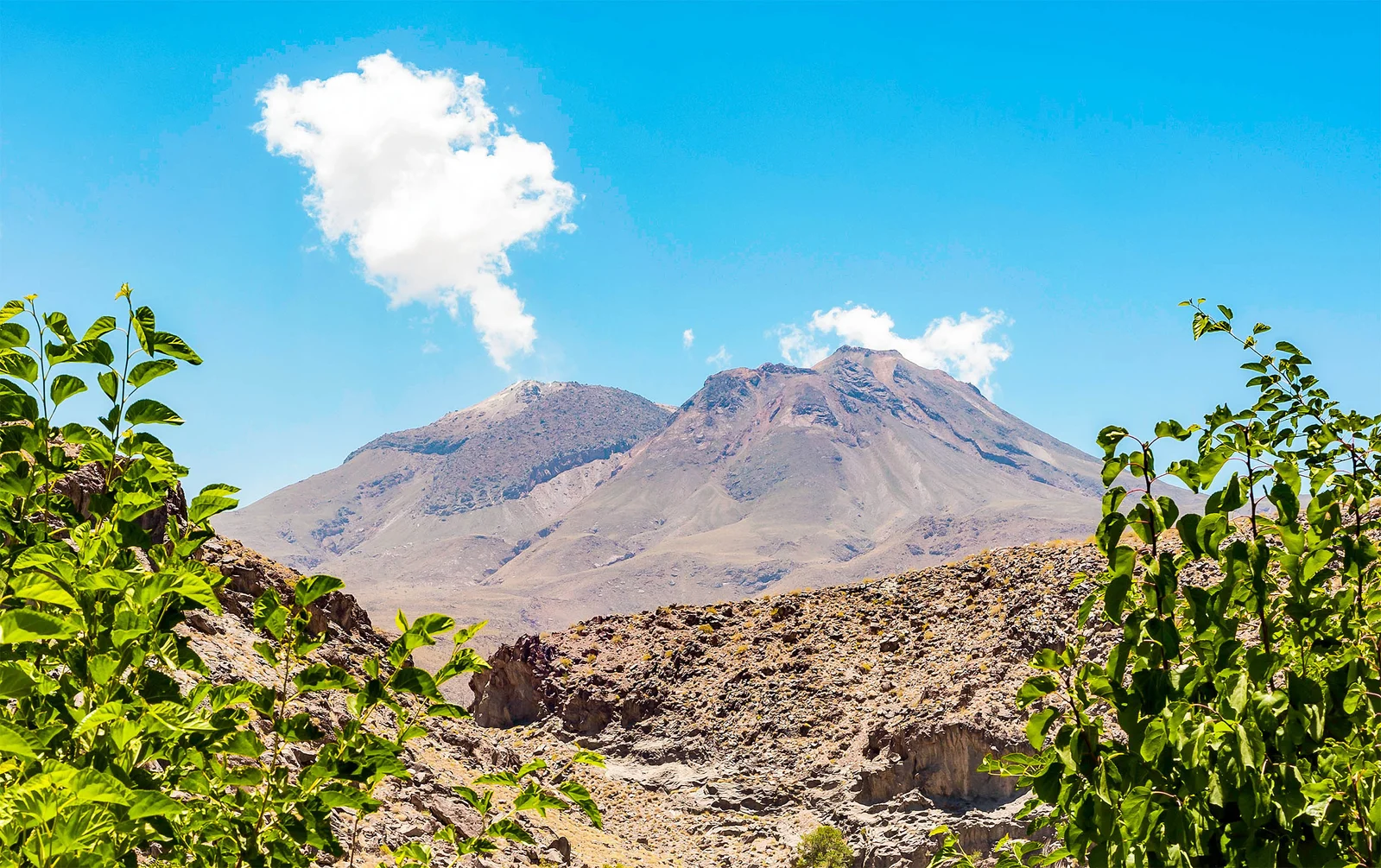 Ancient Taftan Volcano Signals a Quiet Wake-Up with Satellite-Detected Uplift