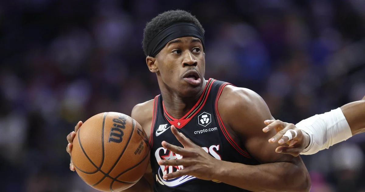 Edgecombe Leads Rookie-Driven Sixers Past Short-Handed Pacers