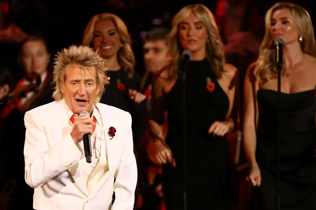Rod Stewart Bravely Finishes Utah Show After Onstage Oxygen Break