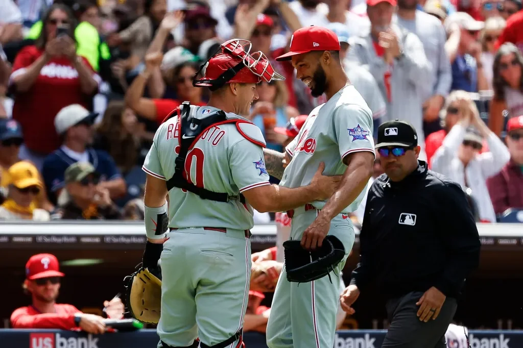 Sánchez extends historic scoreless streak as Phillies blank Padres