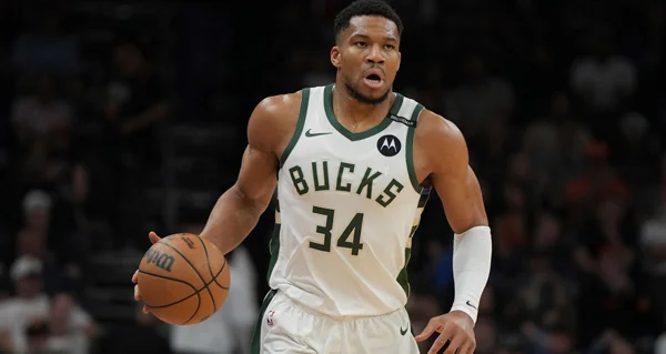 Giannis Chooses Trade Leverage Over a Bucks Extension