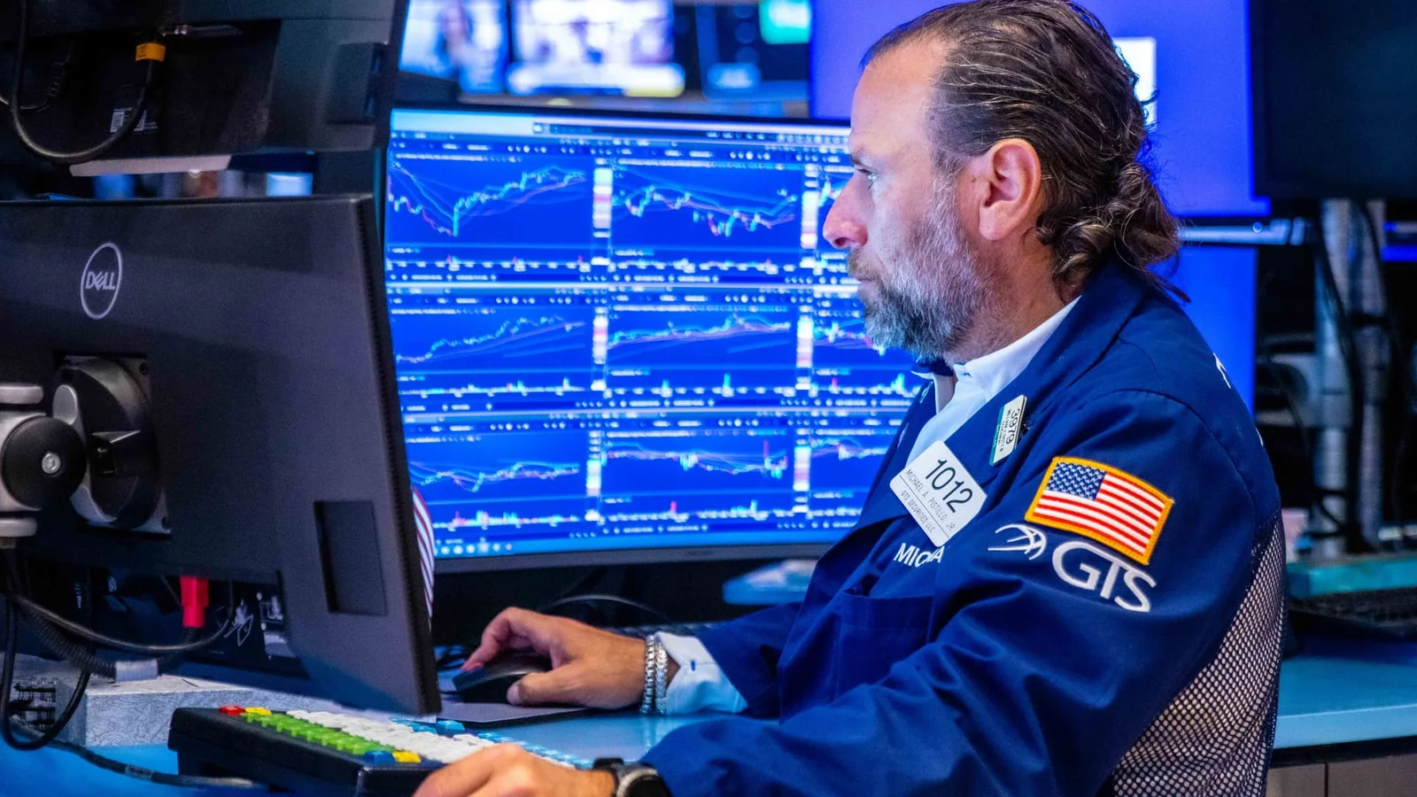 Markets tread water as yields rise and oil tops $90