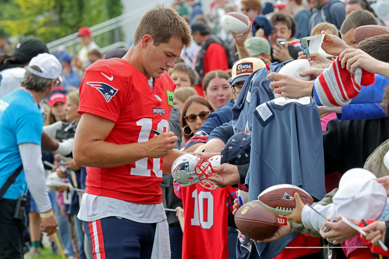 Brown fuels Patriots' camp as rookies push for roster spots