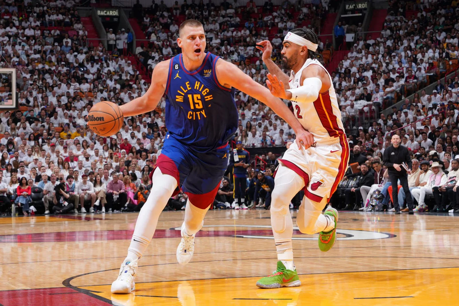Jokić and Murray's 30-point triple-doubles lead Nuggets to Game 3 victory over Heat.