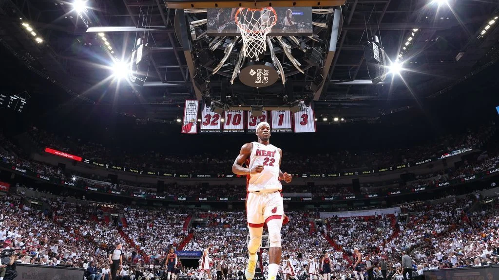 Jimmy Butler leads Heat to victory over Knicks in Game 3.